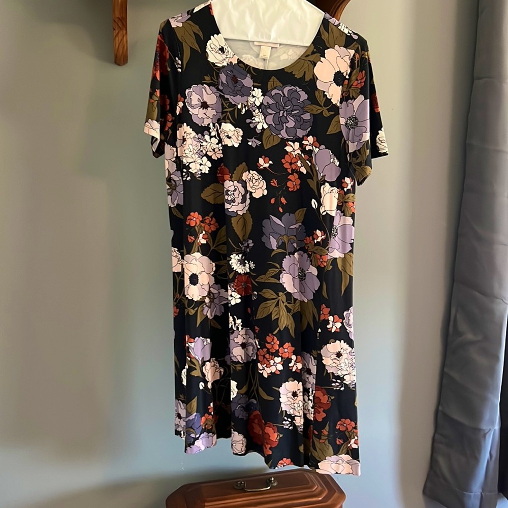 Floral Loft dress, size medium petite. Short sleeve.